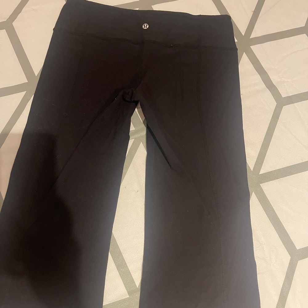 Lululemon Groove crop pants - Picture 2 of 4